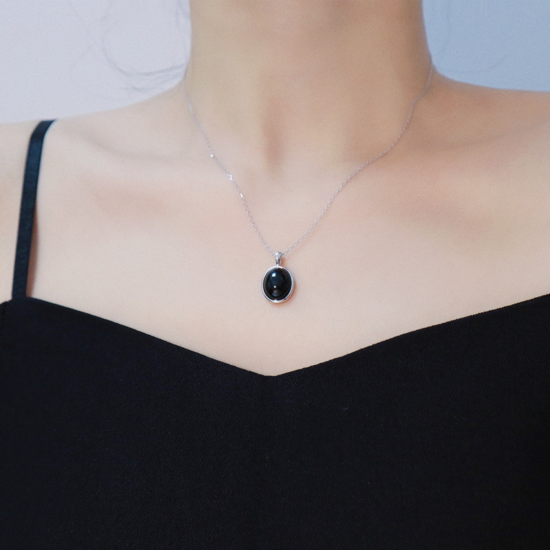 silve circler necklace