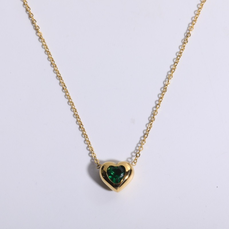 stainless steel inlaid emerald zircon heart necklace